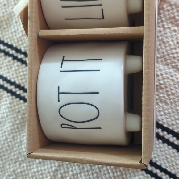 💥3/40💥 Rae Dunn flower pot set - Picture 2 of 5